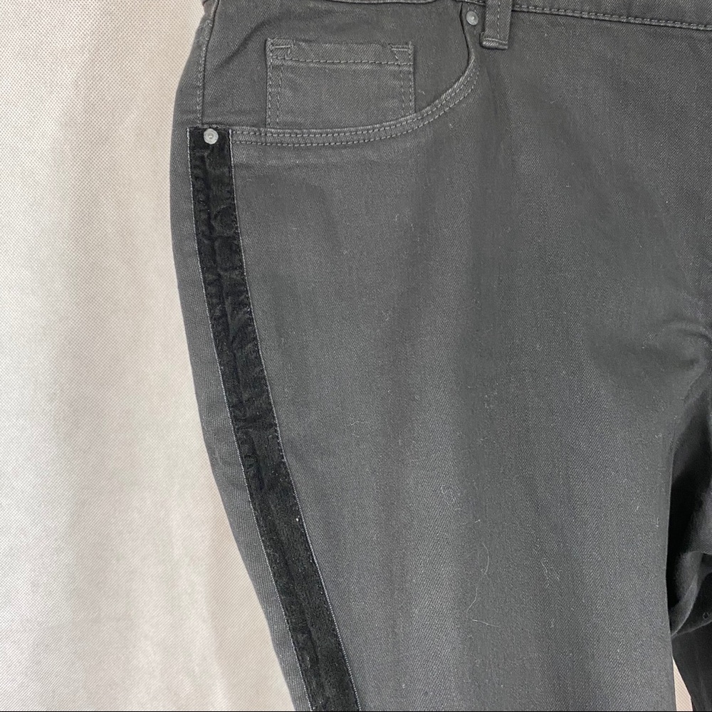 Jessica Simpson Kiss Me Vintage Skinny Jeans - Picture 4 of 8
